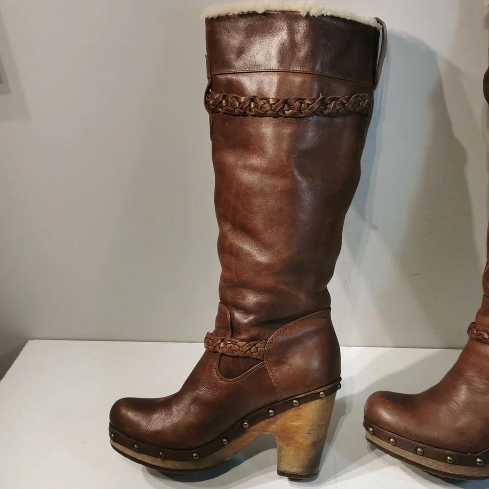 UGG Australia Savanna high clog boots size 7 sheepskin wooden heel - Picture 3 of 11